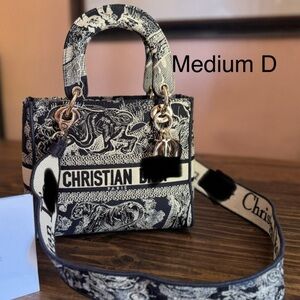 Gorgeous like new handbag